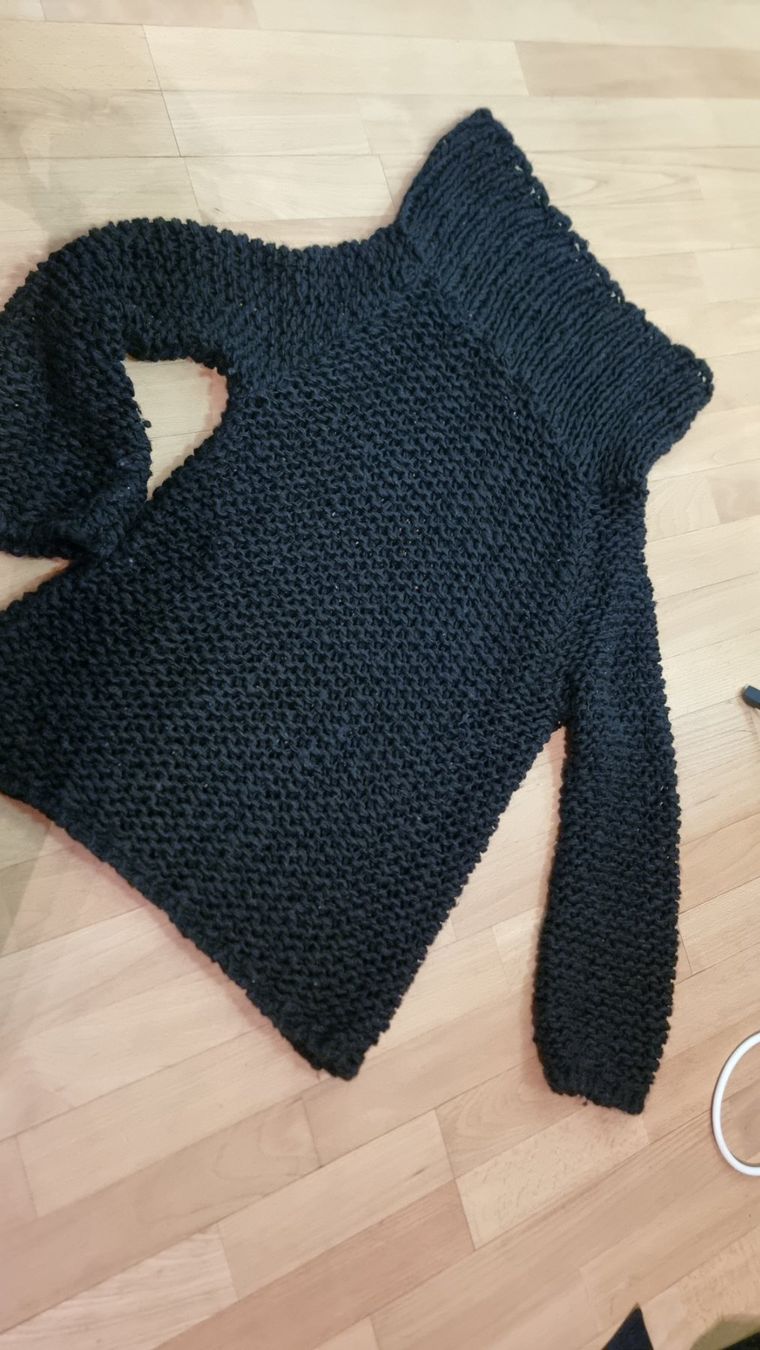 Maglioni & Felpe: Schwarzer Grobstrickpullover, Rollkragen, Gr. 38/40 – Usato da Wald ZH venduto da CapLux 6
