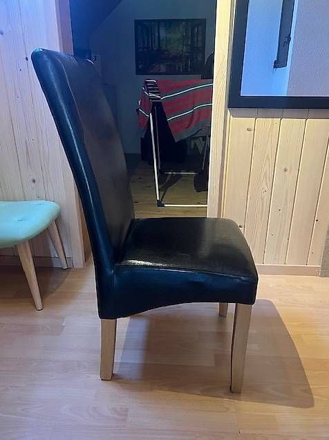 Chaises: Esszimmerstuhl Kunstleder schwarz – D'occasion à Wynigen par Maette1