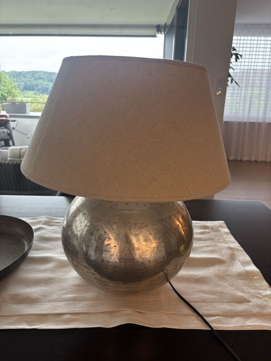 Lampade: 2 Silver Globe Table Lamps - Cozy & Stylish Home Decor! – Usato da Wettswil venduto da eve_d6tm 1