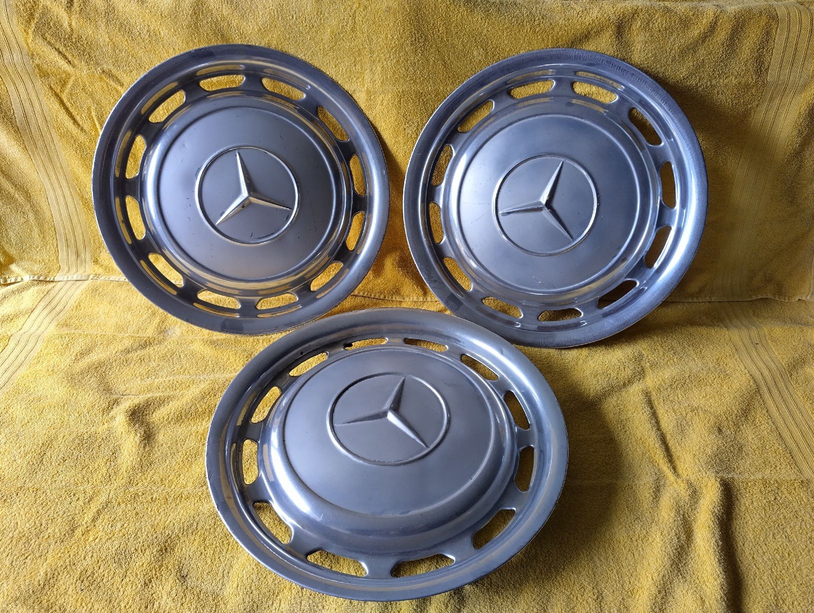 Mercedes-Benz Tutti i ricambio: Mercedes Benz Felgen Abdeckung – Usato da Uetendorf venduto da hof_2rmq