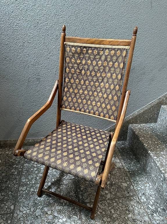 Chaises: 2 antike Holz-Klappstühle mit Stoffbezug – D'occasion à Zürich par voll-l 1