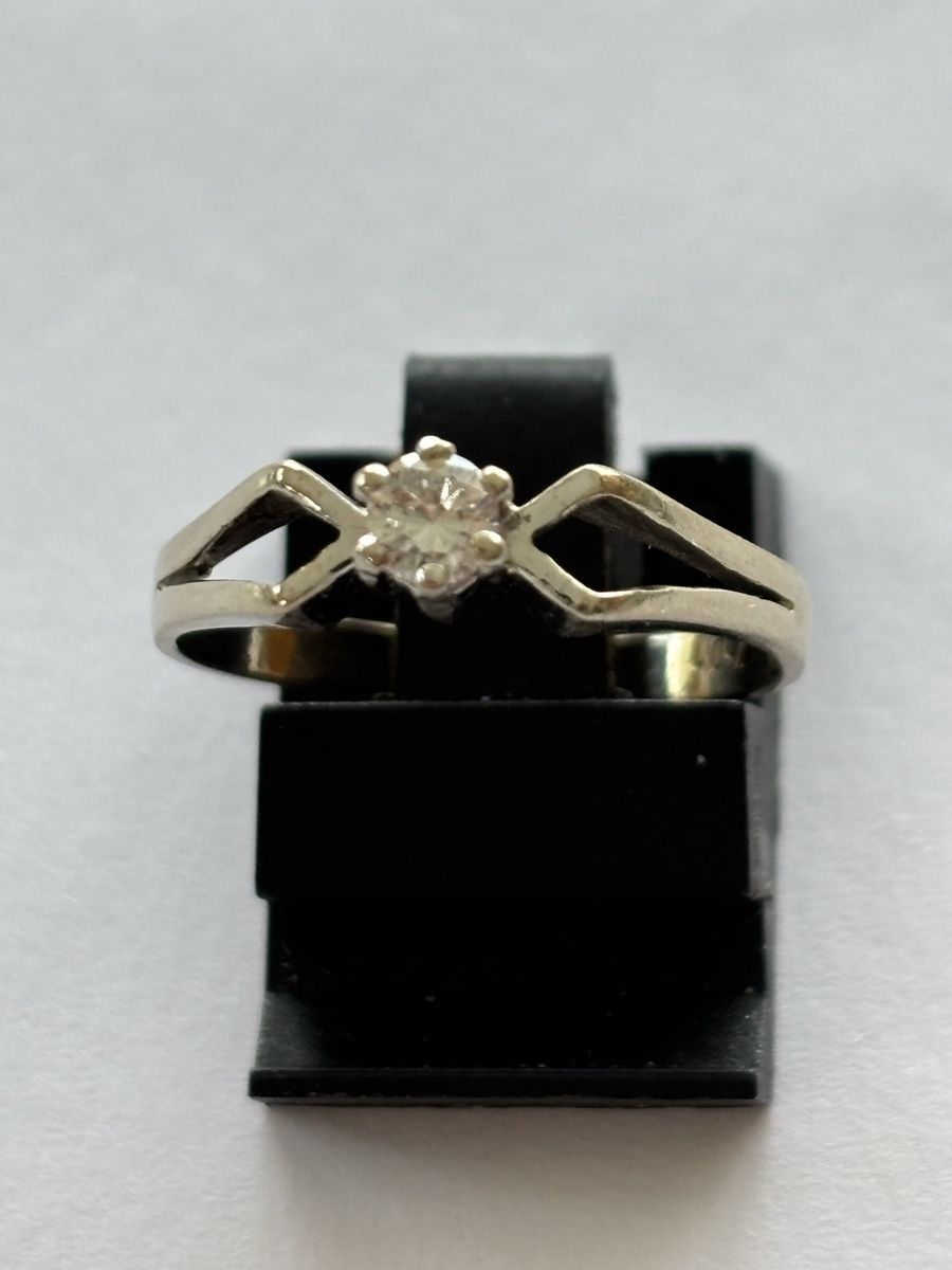 Anelli: Ring Weissgold / Diamant 18 Karat – Usato da Langnau am Albis venduto da flusspflege