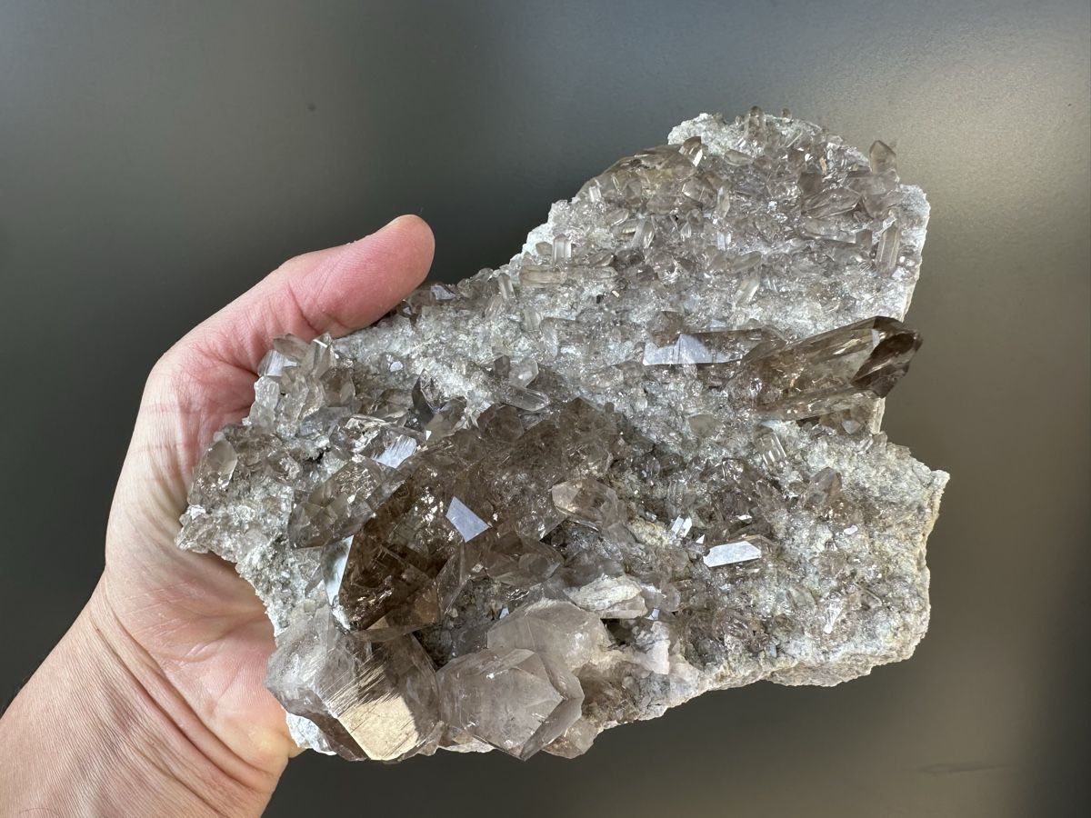 Minerali & Pietre curative: Rauchquarz Val Cavardiras – Usato da Oberuzwil venduto da Crystall0 5