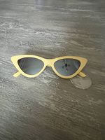 Neue Cat-Eye Sonnenbrille in Gelb  Trendmodell