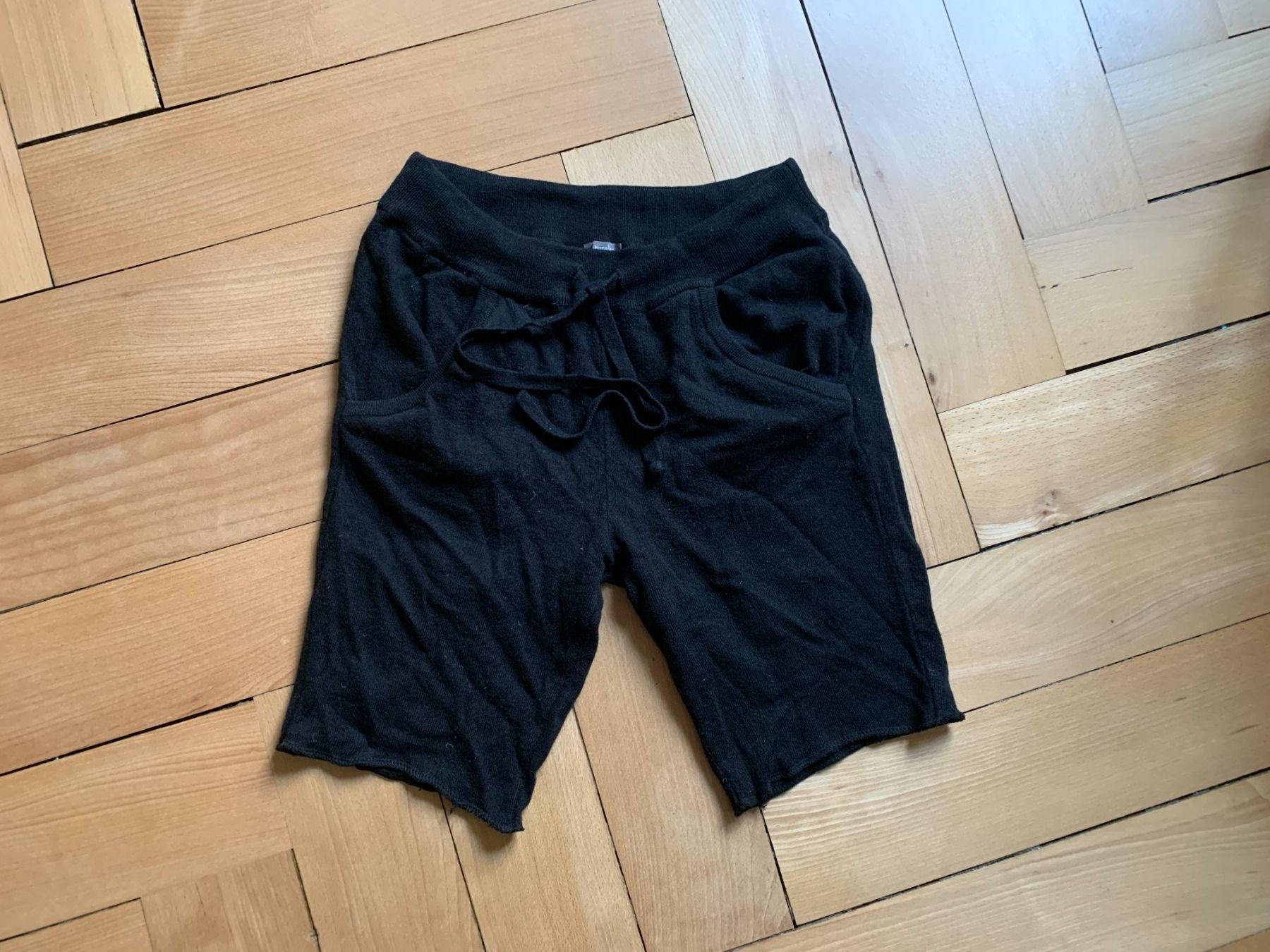 Pantaloni: NATURALINE - Shorts schwarz XS – Usato da Zürich venduto da Diazaio