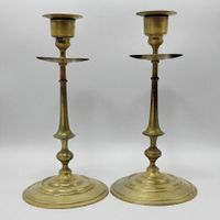 Paire de chandeliers anciens en laiton