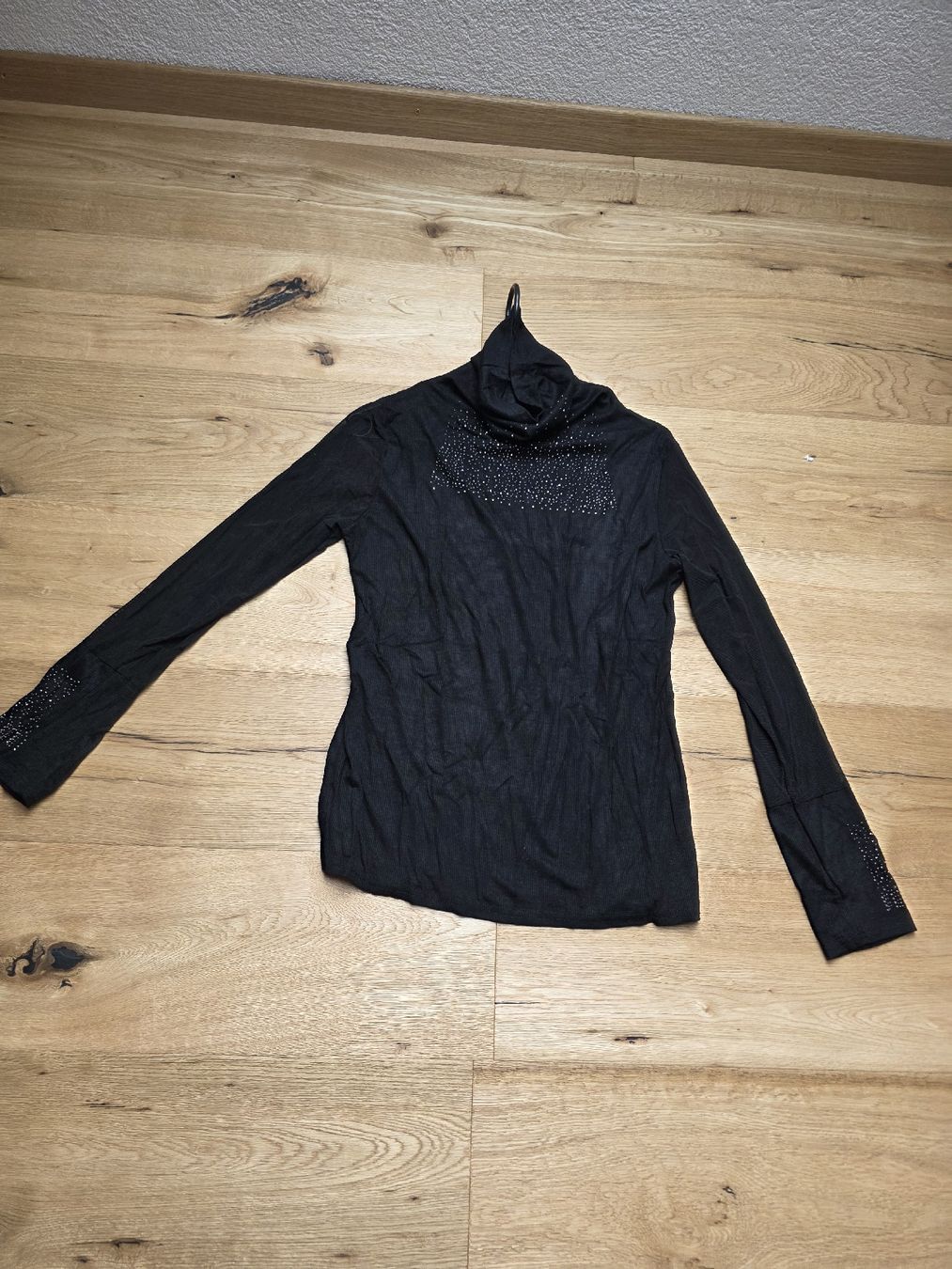 Maglioni & Felpe: Schwarzer Rollkragenpullover mit Strass – Nuovo (secondo la descrizione) da Toffen venduto da ver_x68f