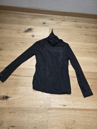 Schwarzer Rollkragenpullover mit Strass