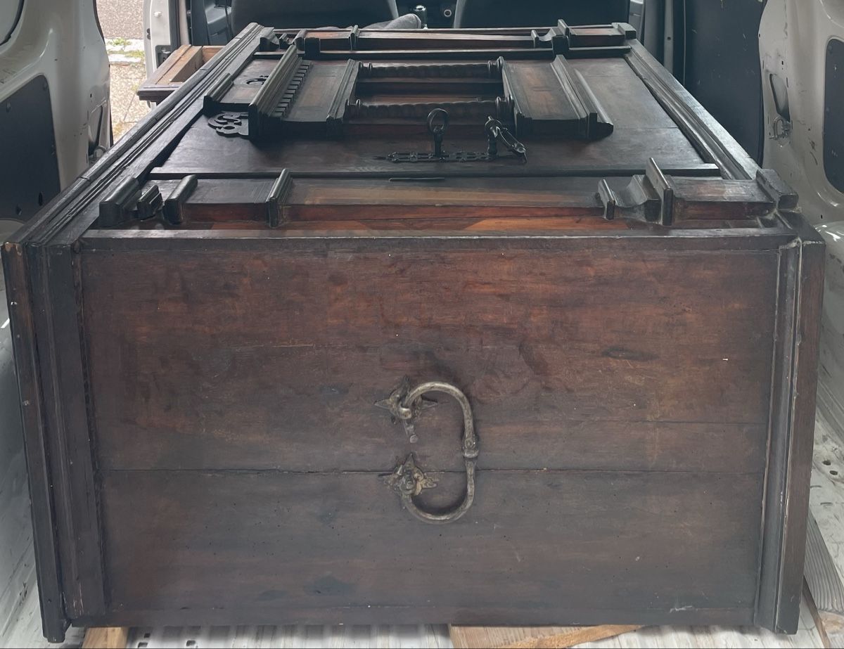 Armoires: Antik Schrank Kredenz Anrichte uralt – D'occasion à Rorschacherberg par farmer61 9