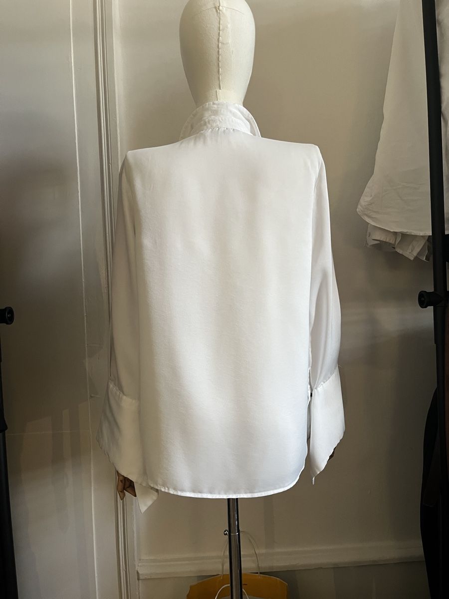 Zara Blusen: Elegant White Blouse: Flowing Sleeves , size M – Gebraucht aus Zürich von Melina.A 3