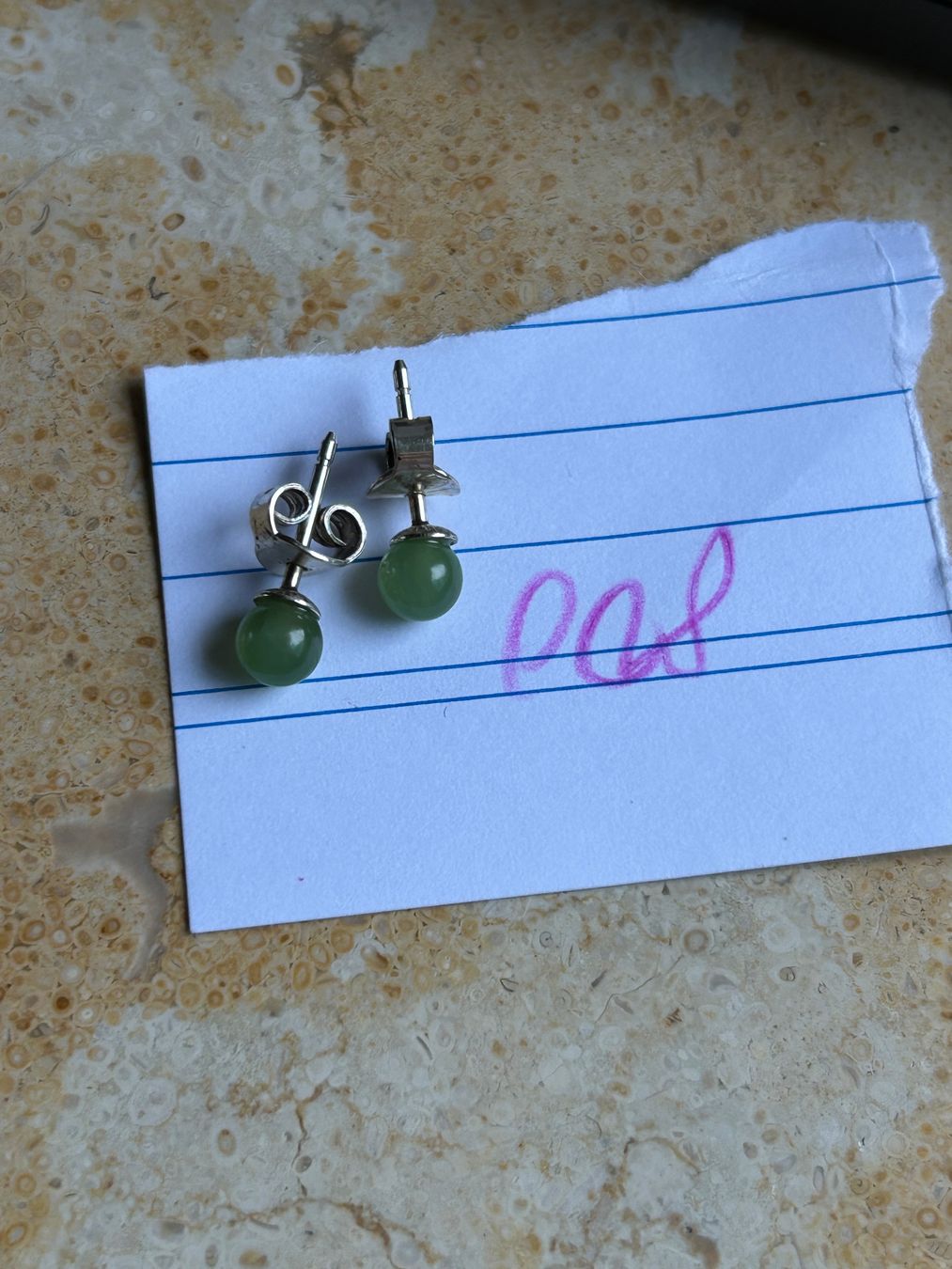 Ohrringe & -stecker: Ohrenstecker mit hellgrünem Stein, eventuell JADE – Gebraucht aus Dittingen von Bellevista 4