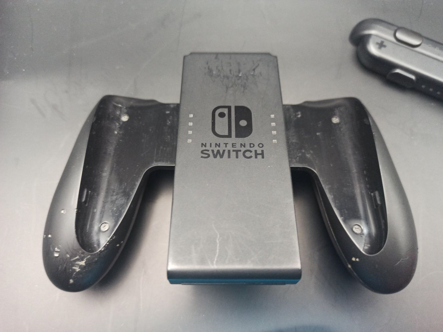 Nintendo Controller: Original Nintendo Switch Joy-Con Set (Neon-Rot/Blau) + Grip – Gebraucht aus Oberweningen von mar_87mx 8