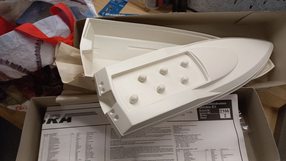 RC GRAUPNER 2123 yacht à moteur yacht bateau Commodore avec moteurs
