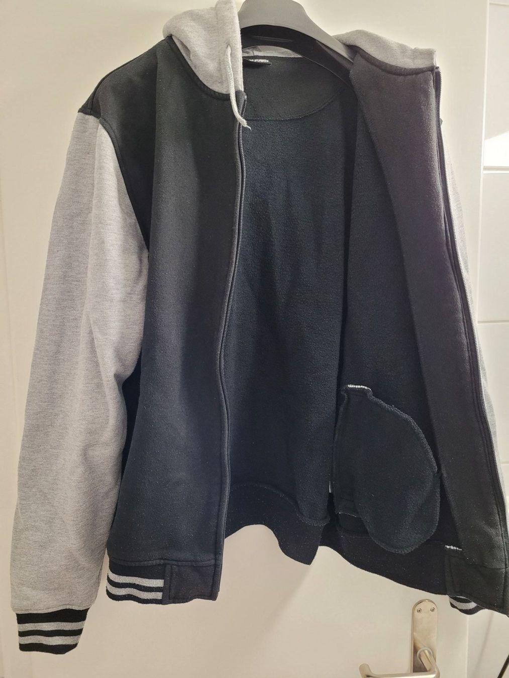 Giacche & Cappotti: Veste Urban Classics noir – Usato da Biel/Bienne venduto da Leila32 2