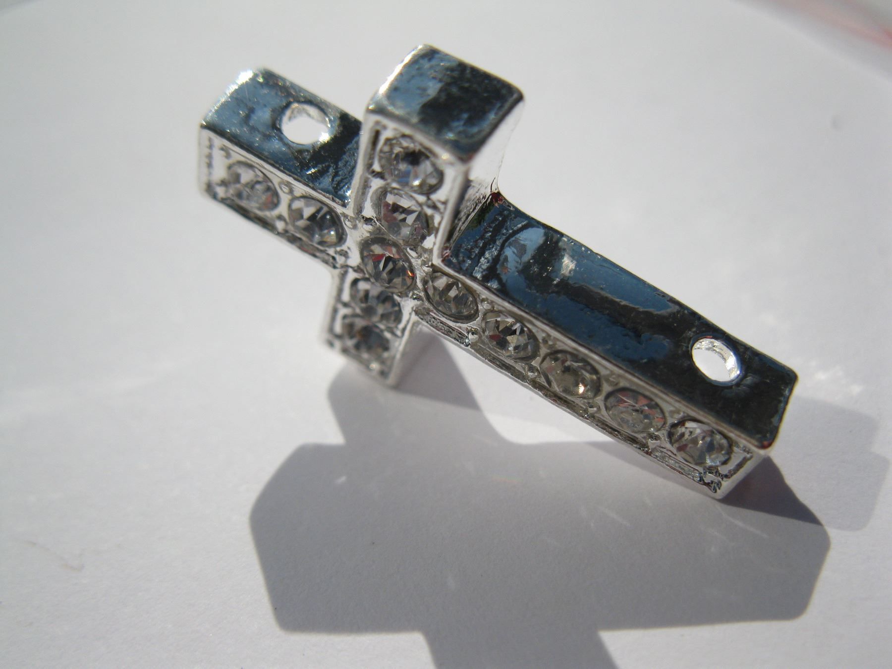 Perle (finte): Verbinder Kreuz versilbert mit Strass – Nuovo e nell'imballaggio originale da St. Margarethen TG venduto da LuanaKa 2