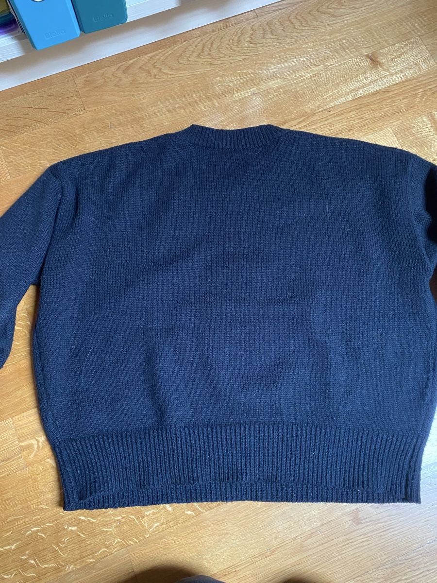 Top: Pull Chicorée noir taille M, décoré de noeuds en perles – Usato da Epagny venduto da nie_n5yb 3