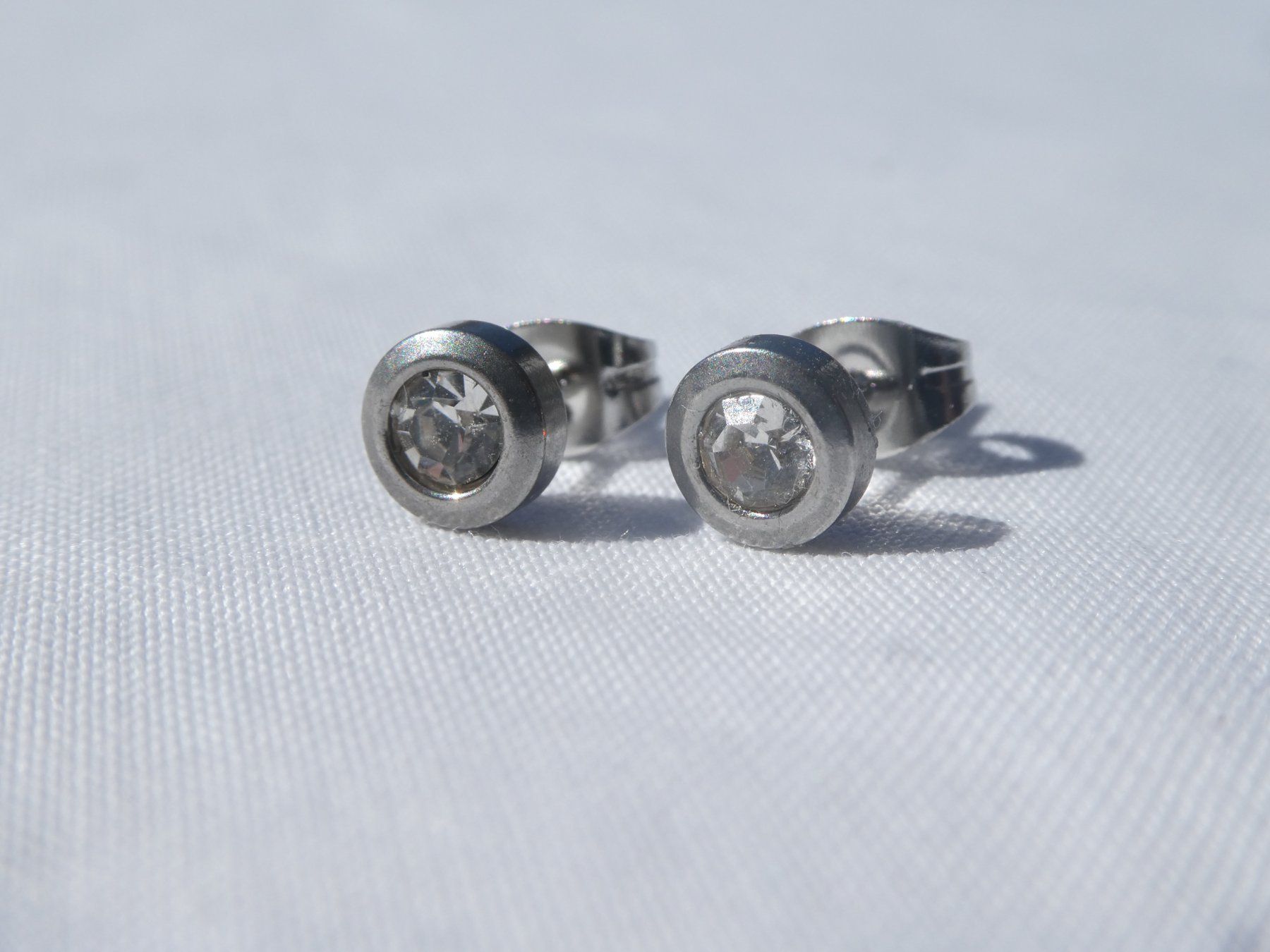 Ohrringe & -stecker: Ohrstecker mit Zirkonia, Modeschmuck / NEU – Neu (gemäss Beschreibung) aus Gattikon von kaandooh