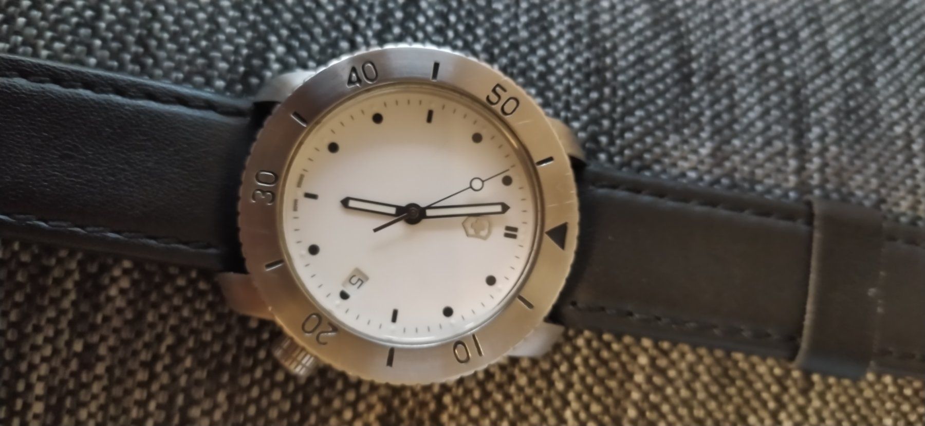 Victorinox Montres: Viktorinox Uhr – D'occasion à Thun par Rado-17 1