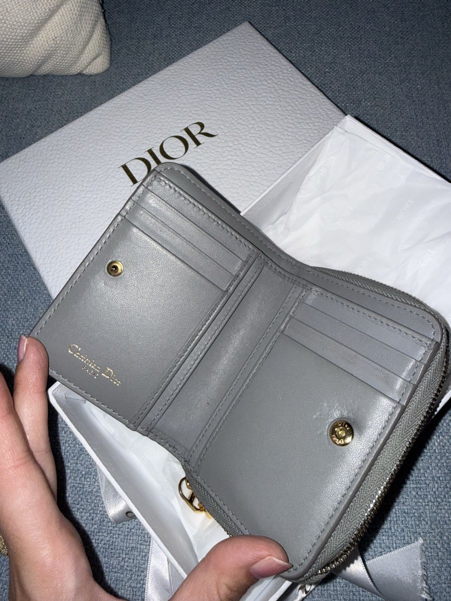 Dior Portemonnaies: Dior CARO Wallet in Grauem Leder – D'occasion à Bottmingen par Itsclaire 2