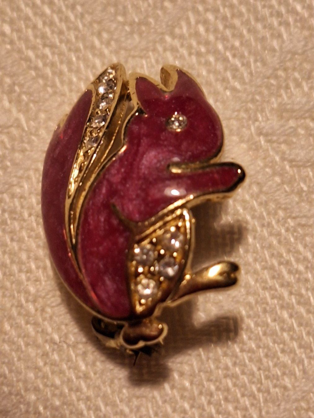 Broschen & Nadeln: 2 Vintage Broschen Modeschmuck , Emailiert Katze , Eichhorn – Gebraucht aus Dornach von majo8689 2