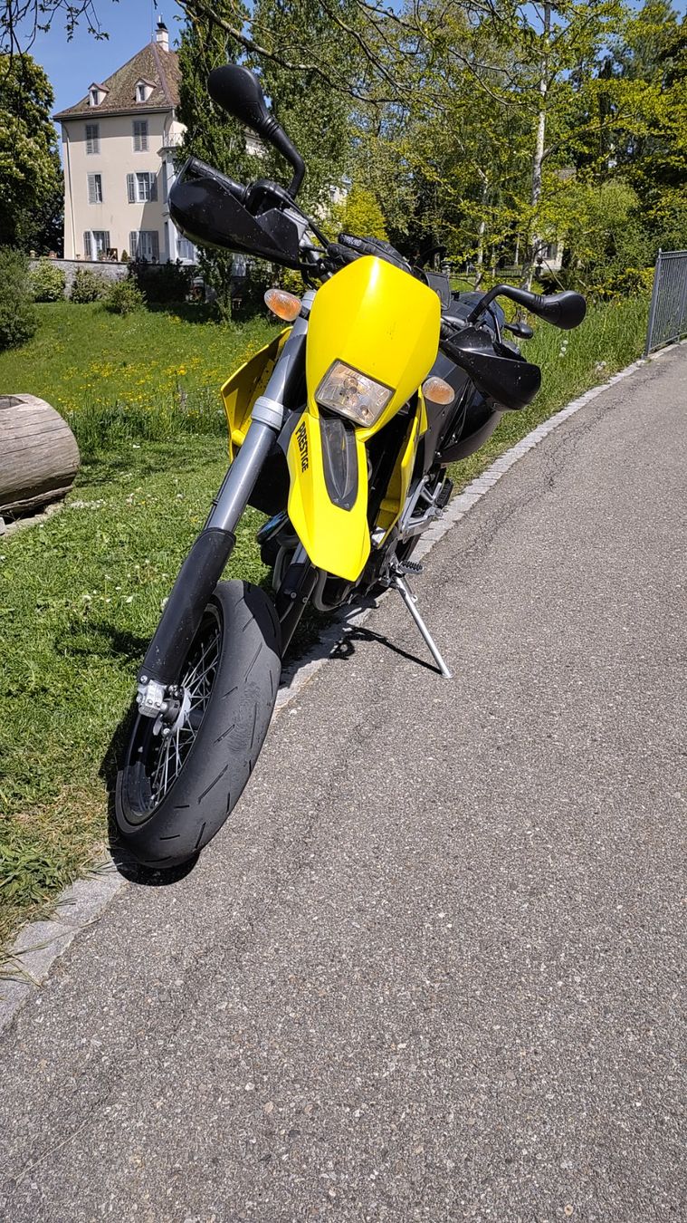 KTM Route: KTM 640 LC4 E Prestige Supermoto GELB – D'occasion à Felben-Wellhausen par yellow-640 2