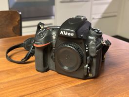 Nikon D800 Body (36 MP Vollform.) mit 3 Akkus und Zubehör