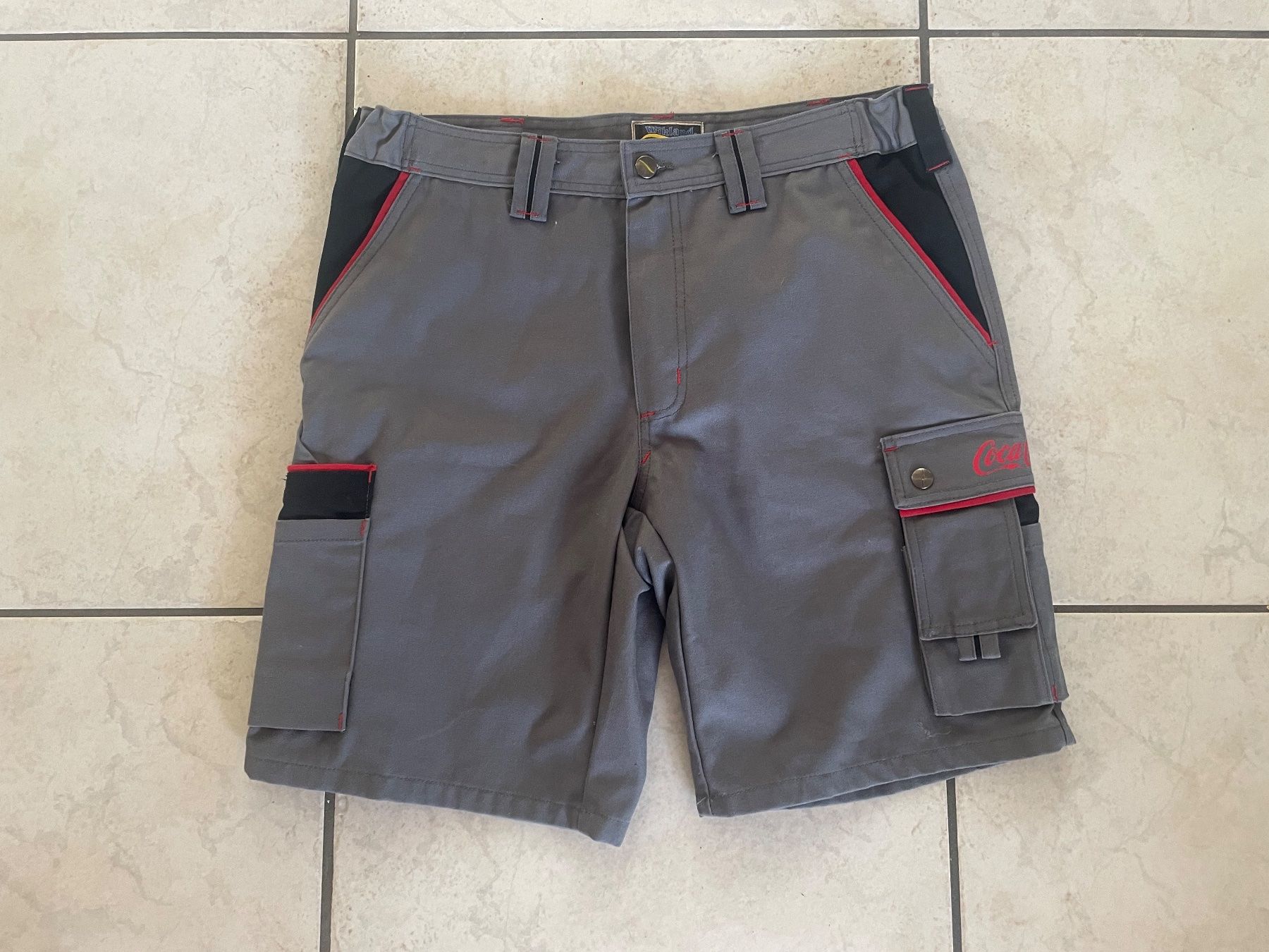 Wikland Pantaloni: Short de Travail Wikland pour Coca-Cola Taille 46 – Nuovo (secondo la descrizione) da Vallamand venduto da Bricbracbroc82