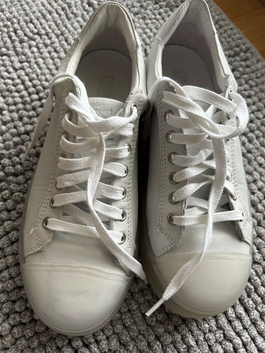 Cinque Scarpe da donna: Cinque Sneakers Gr. 37, neu – Nuovo (secondo la descrizione) da Feuerthalen venduto da Anna_Swift