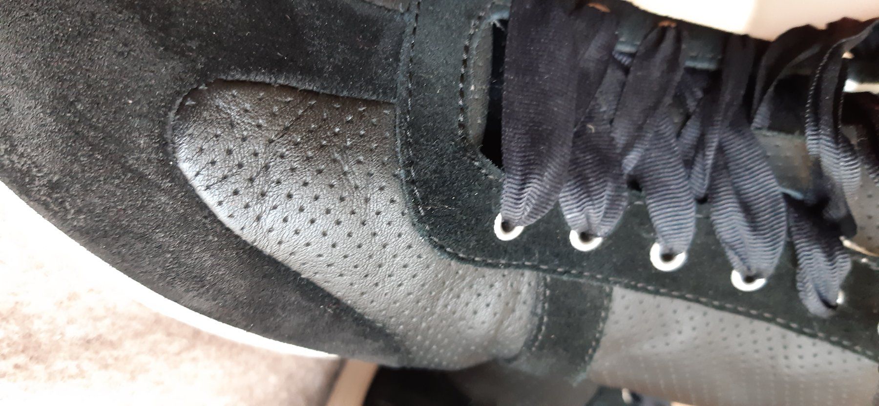 Lacoste Scarpe da donna: Lacoste Sneaker Schwarz/Weiss 41 – Usato da Zürich venduto da Pendeline 5