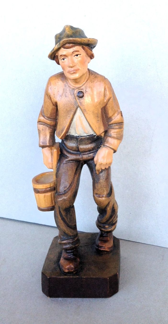 Statuette: geschnitzte Holzfigur eines Melkers – Usato da Alpnach Dorf venduto da MZ001
