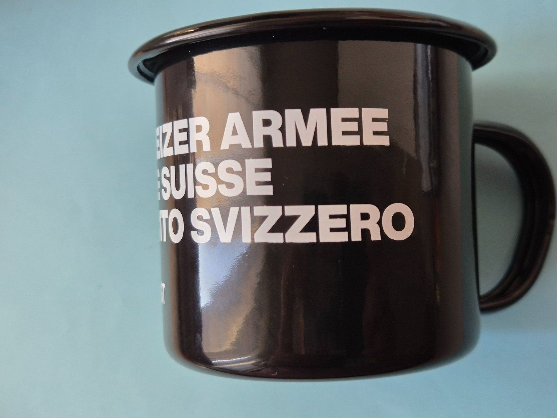 Tazze: Tasse Schweizer Armee 2 dl schwarz – Nuovo e nell'imballaggio originale da Seewen SZ venduto da SuperpumaDisplayTeam 1
