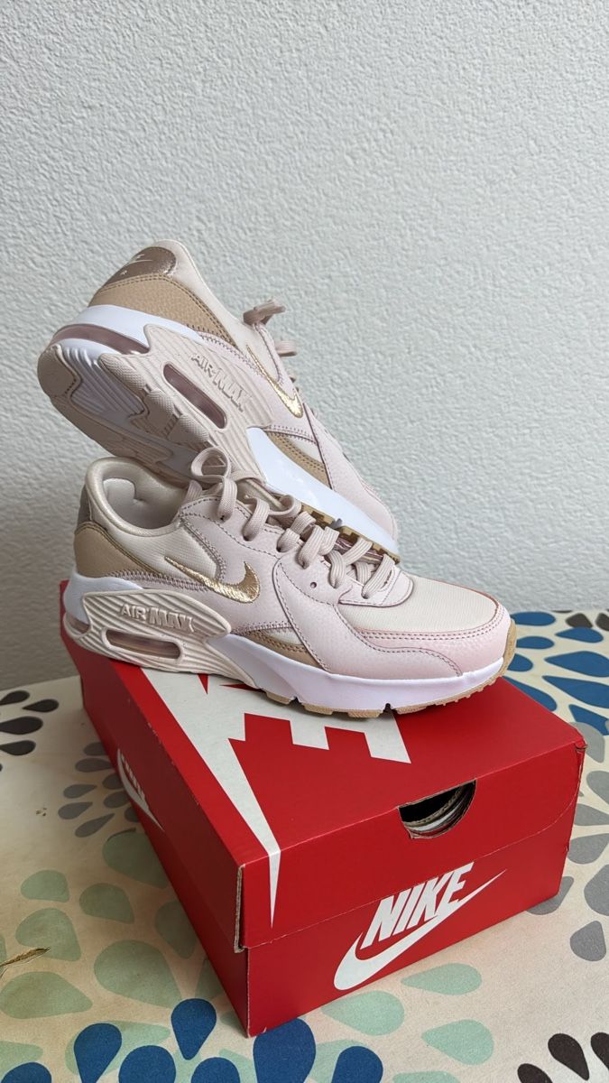 Damenschuhe: Nike Air Max Excee – Neu und originalverpackt aus Zürich von pocchia_kekka