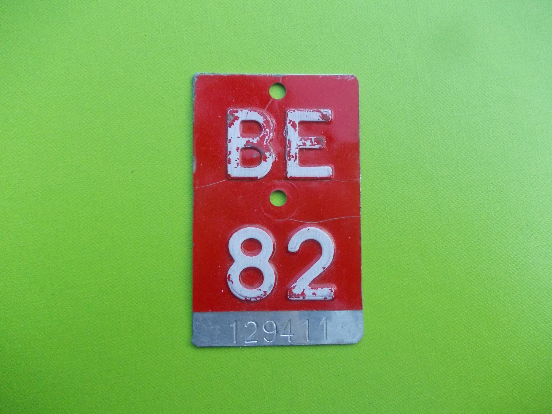 Insegne: Velonummer / Fahrradnummer BE 82 – Usato da Gsteigwiler venduto da HORMIGA21