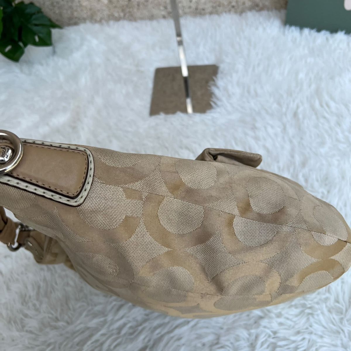 Coach Taschen für Damen: Coach Handtasche Monogramm Beige mittel gross – Gebraucht aus Eggenwil von CNSRVINTAGE 6