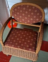 Gemütlicher Rattansessel mit braunem Muster - Top Zustand!