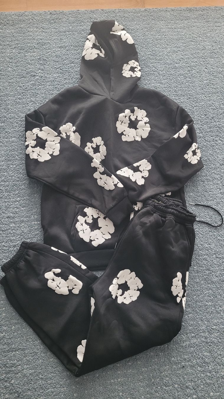 Lotti di vestiti: Tracksuit Set - Black with White Floral Design – Nuovo e nell'imballaggio originale da Winterthur venduto da sar_zg7p