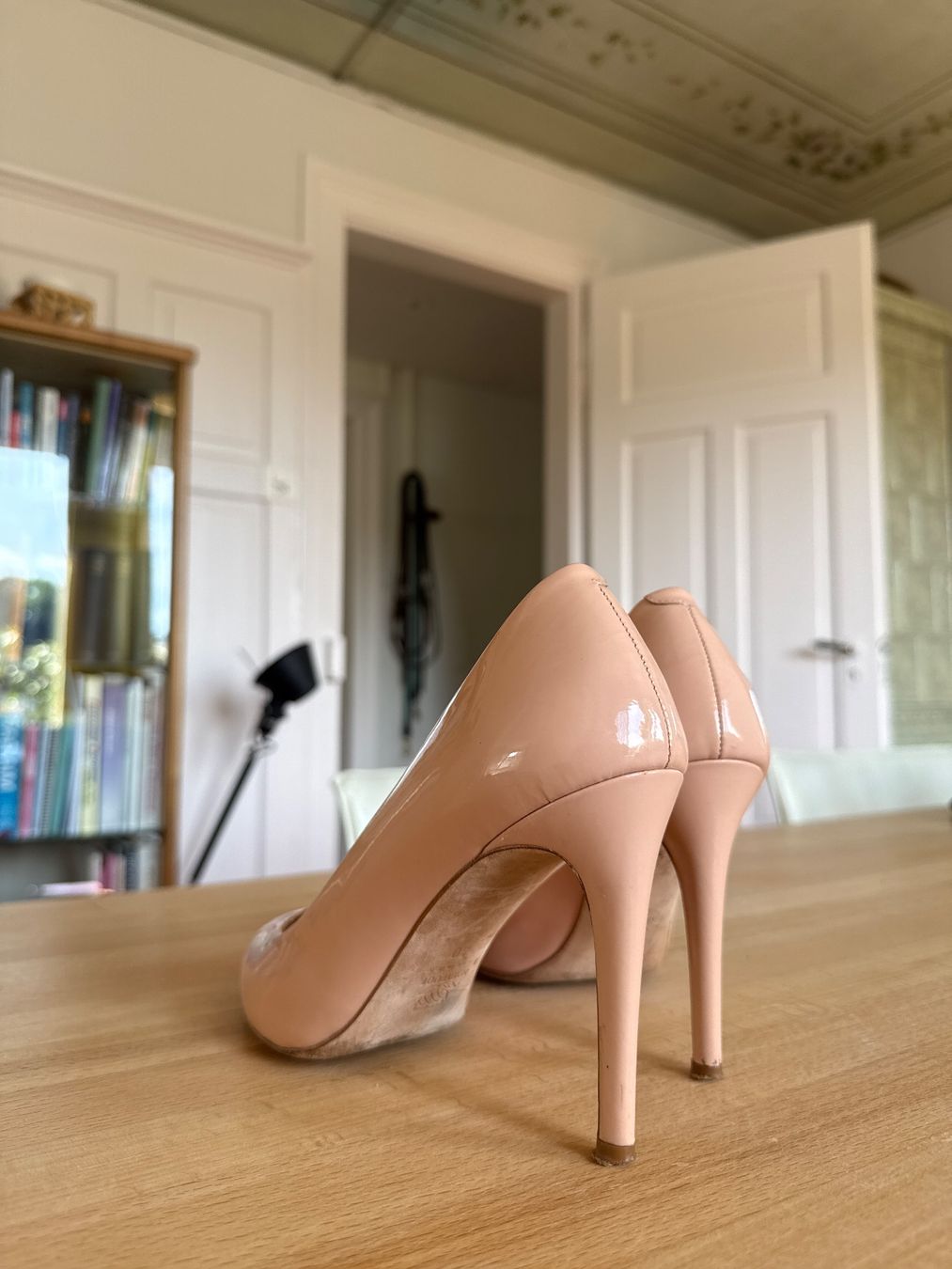 Navyboot Damenschuhe: Navyboot nude Pumps Lackleder 40 – Gebraucht aus St Gallen von mayerka 1