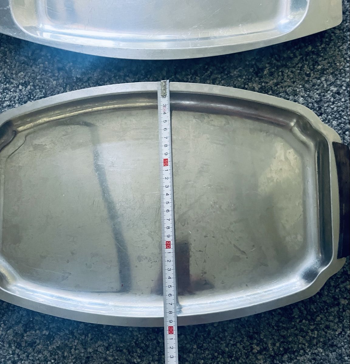 Piatti di portata: Tablett Serviertablett Metall mit Griffen 2 Stk. – Usato da Au ZH venduto da Jaggy4 3