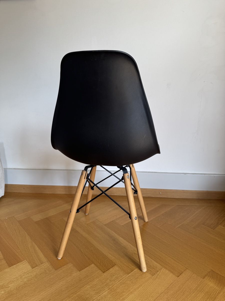 Sedie: Eames Design schwarz Holzbeine – Usato da Bern venduto da pat_9m6x 1