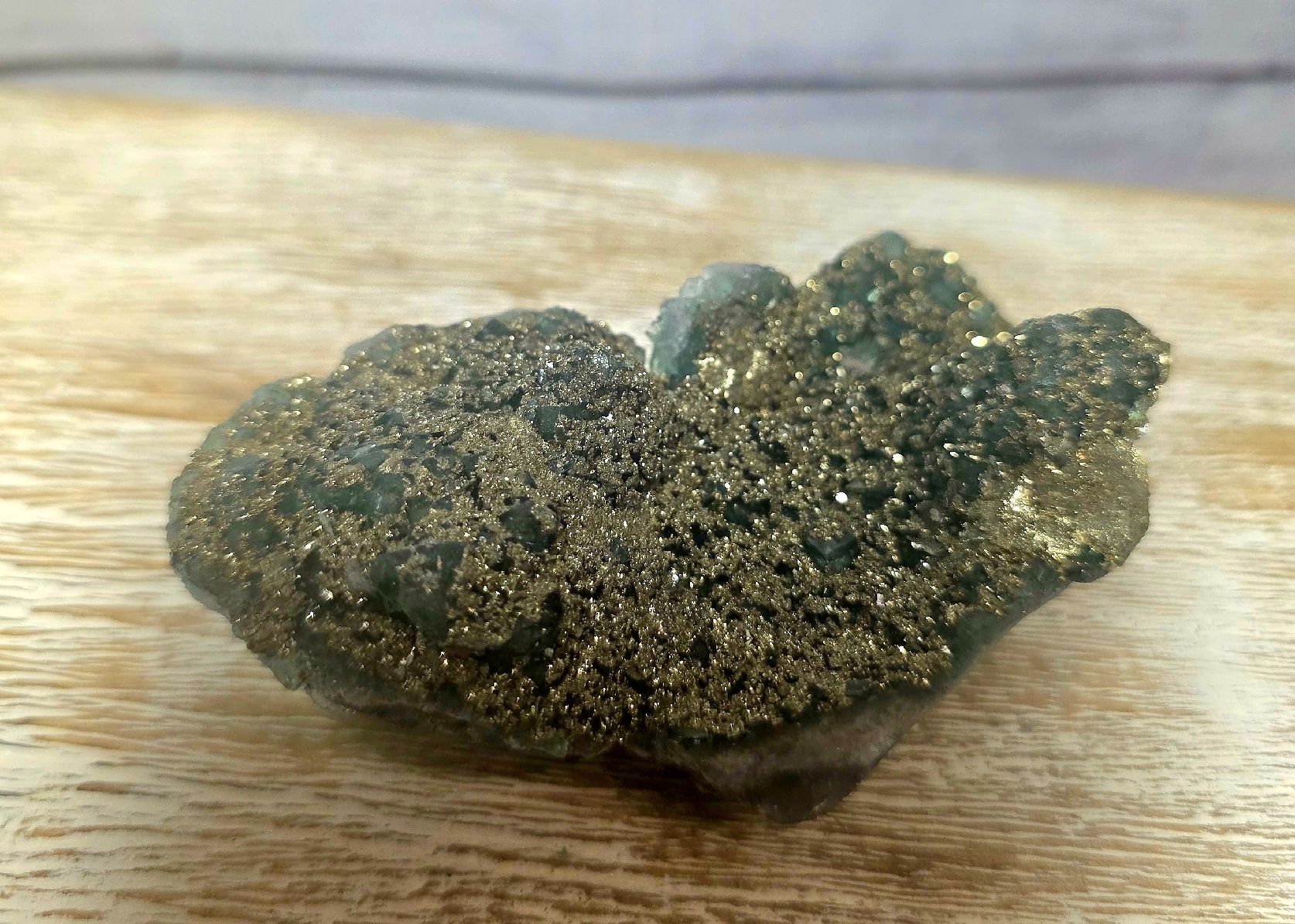 Minerali & Pietre curative: Fluorit mit Pyrit Rohstück 297g – Nuovo e nell'imballaggio originale da Matzingen venduto da Shay_Crystalz 2