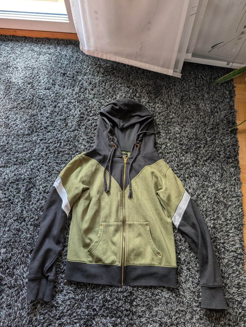 Maglioni & Felpe: Zelda hoodie Jacke – Usato da Alpnach Dorf venduto da sarah_birrer