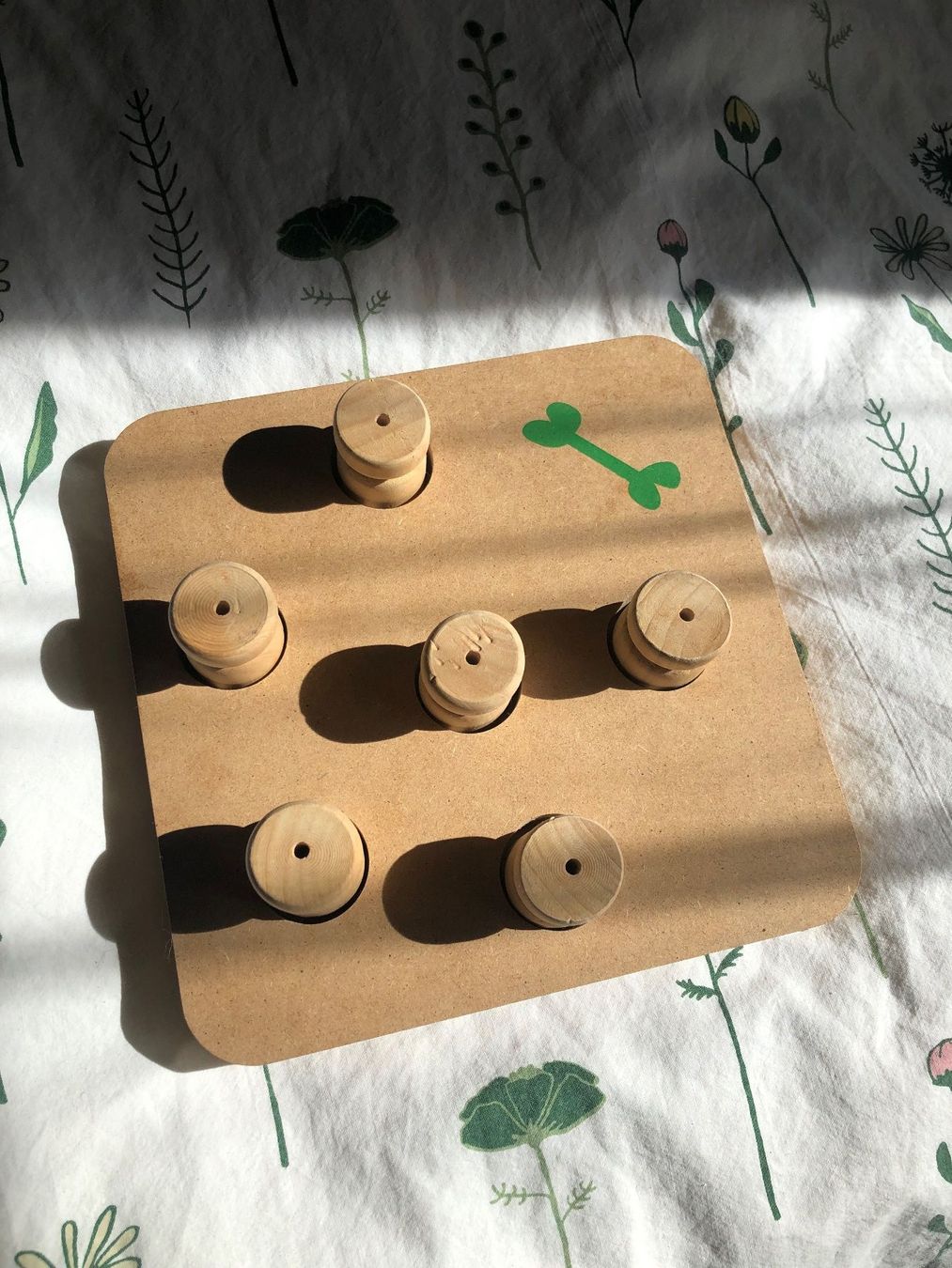 Spielzeuge: Jeu d'intelligence en bois pour chien et chat – Gebraucht aus St-Aubin FR von Tiweety 9