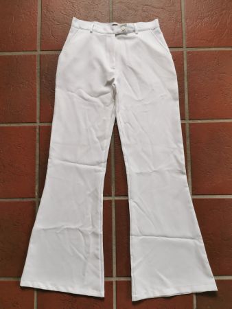 One by One; weisse Schlaghose / Hose mit Schlag Gr. 176