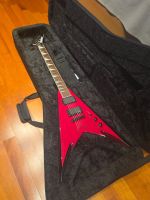 Jackson King V Demmelition PDXT Phil Demmel mit Jackson Case