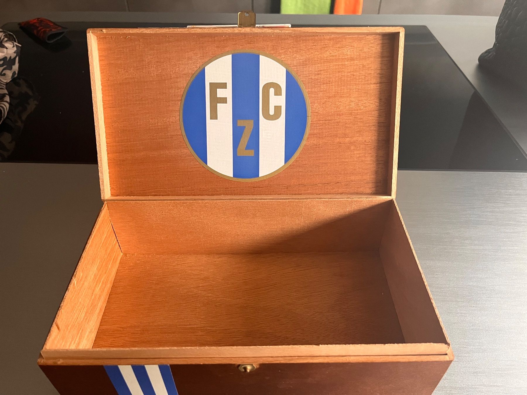 Altri Prodotti per fumatori: Liebhaberobjekt "Zigarrenbox" FC Zürich – Usato da Buchs SG venduto da Kurtscha