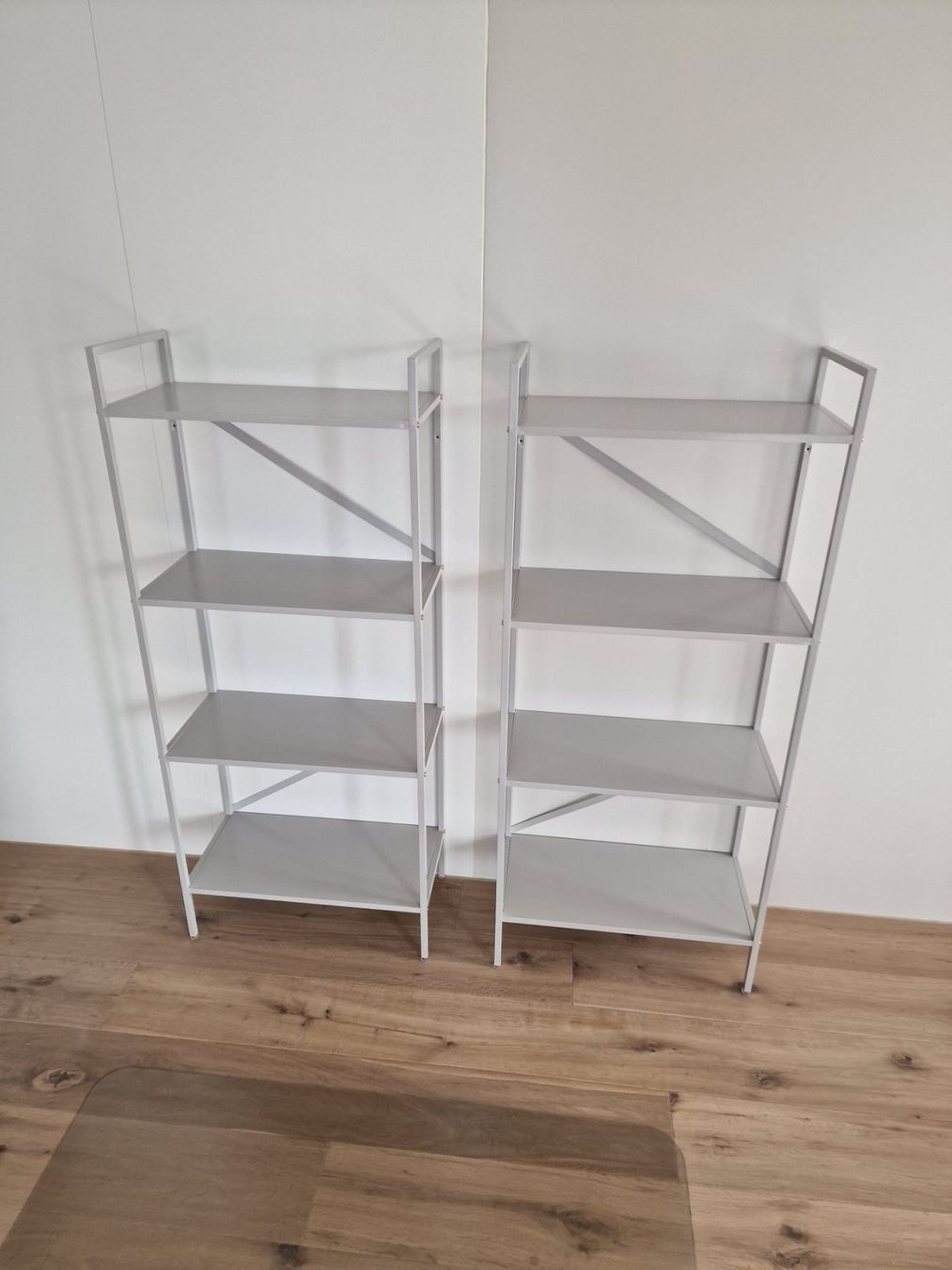 Scaffali: IKEA  4-stöckiges Metallregal x 2 – Usato da Meisterschwanden venduto da dan_7k2p