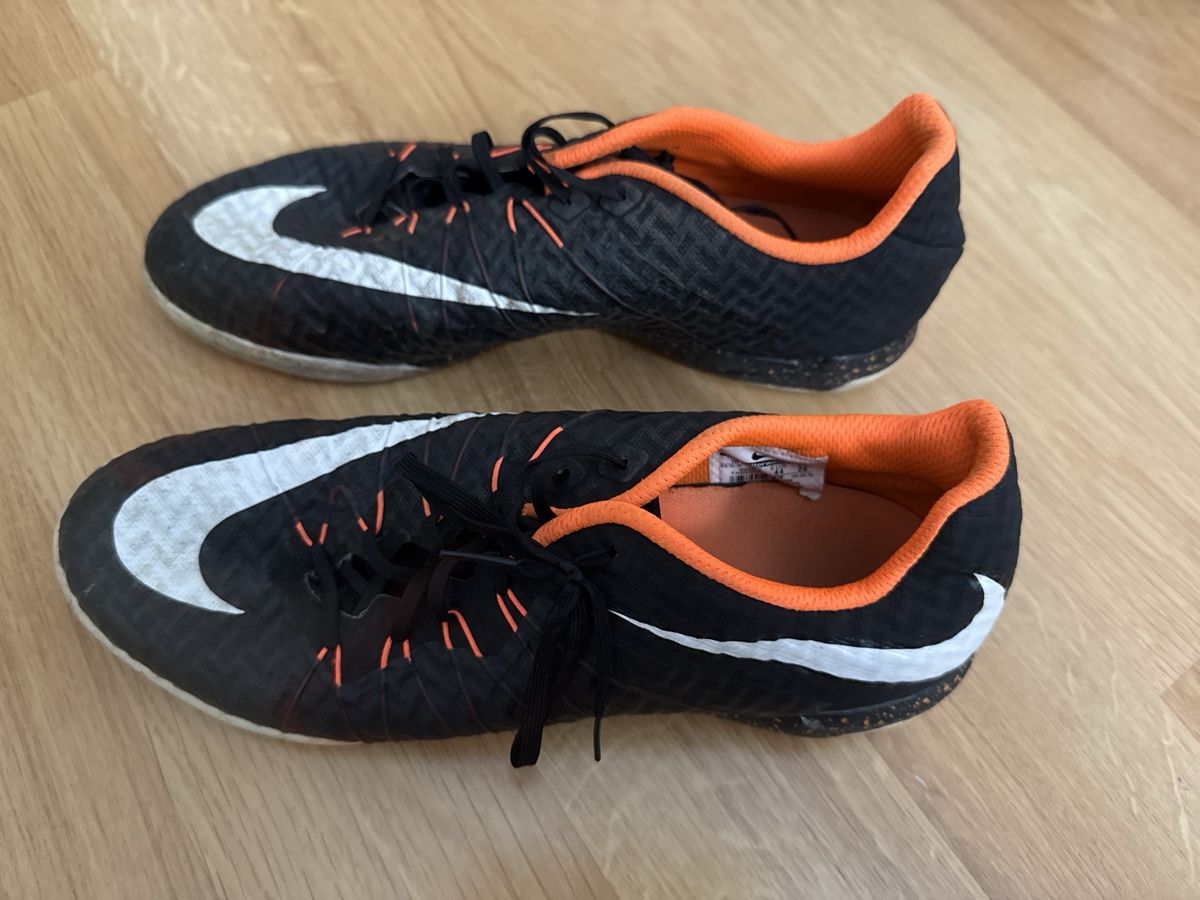 Nike Scarpe da uomo: Nike - baskets de football- taille 44 – Usato da Signy venduto da cla_9ptj