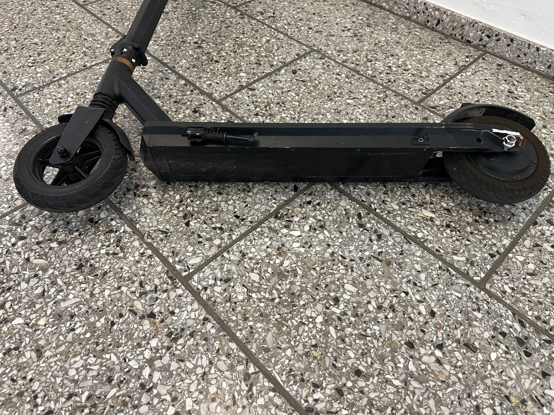 Kickboard: E-Scooter Go – Defekt aus Liestal von FuV01 6