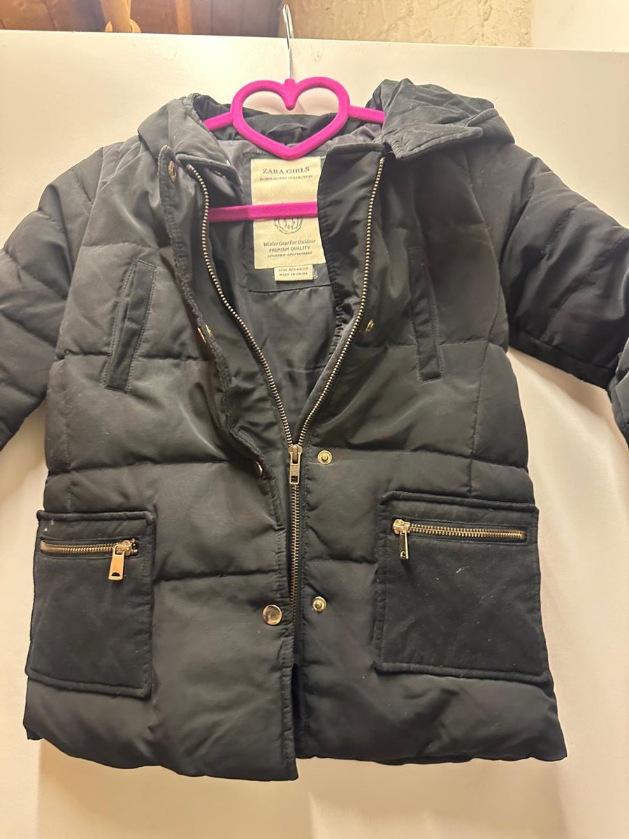 Zara Jacken & Mäntel: Zara Mädchen Daunenjacke schwarz Grösse 110 – Gebraucht aus Brüttisellen von nat_5622