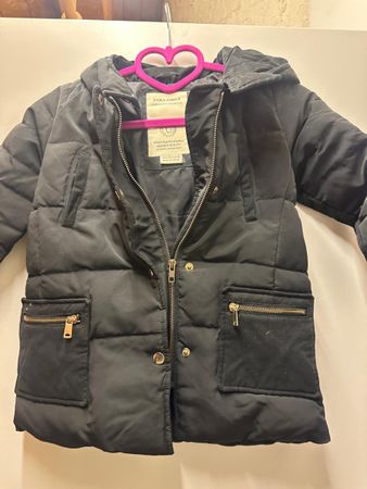 Zara Mädchen Daunenjacke schwarz Grösse 110